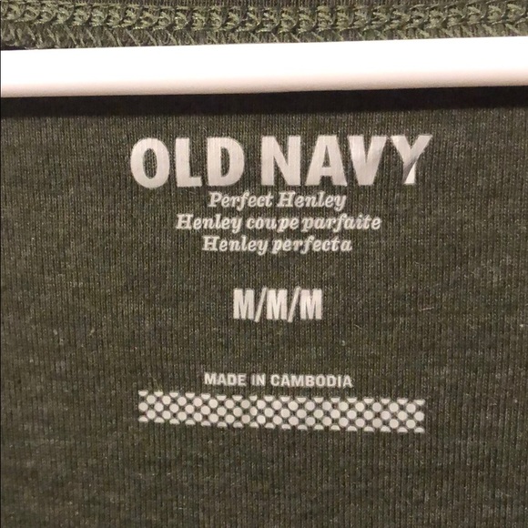 Old navy shirt - Picture 2 of 2